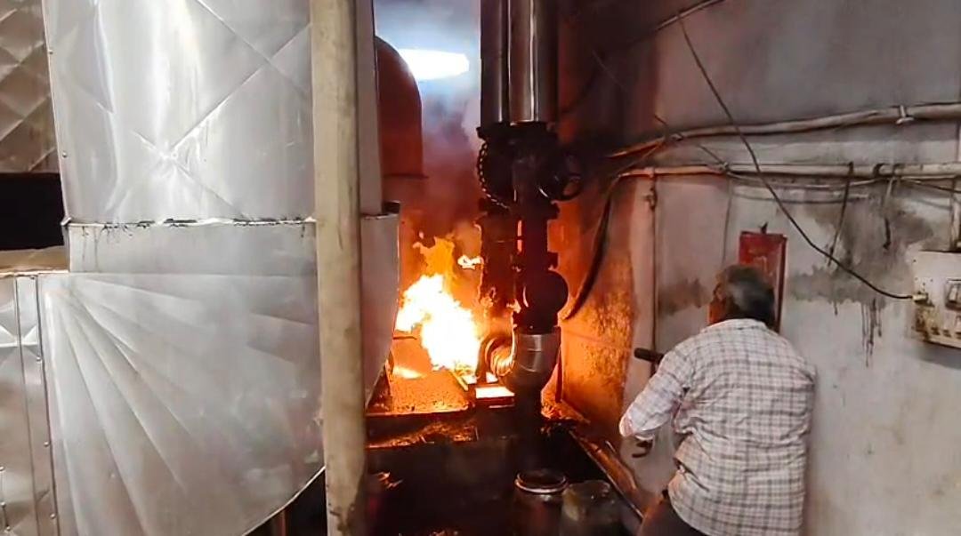 જેતપુરના રબારીકા ચોકડી પાસે આવેલ દયાનંદ ઇન્ડસ્ટ્રીઝના બોઈલરમાં ભીષણ આગ