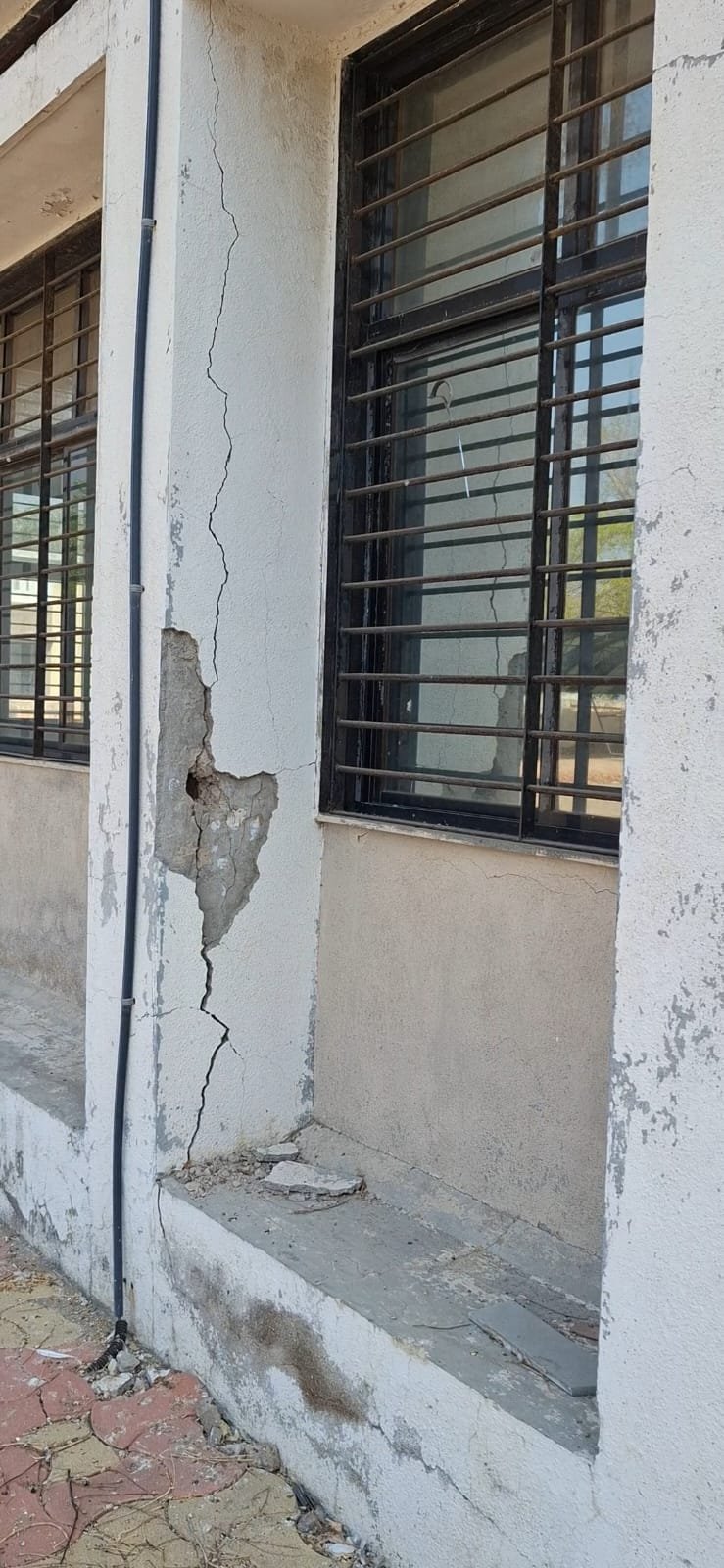 પડધરીમાં સરકારી આઈટીઆઈની બિલ્ડીંગ માત્ર ૧3 વર્ષમાં જ બની ગઈ જર્જરિત હાલતમાં