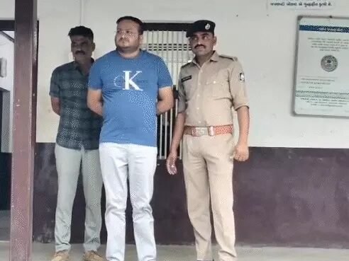 મોરબીમાં ઉદ્યોગપતિને માર મારનાર ભાજપના અજય લોરીયા વિરૂધ્ધ ૨૦૦૦ લોકો રસ્તા પર