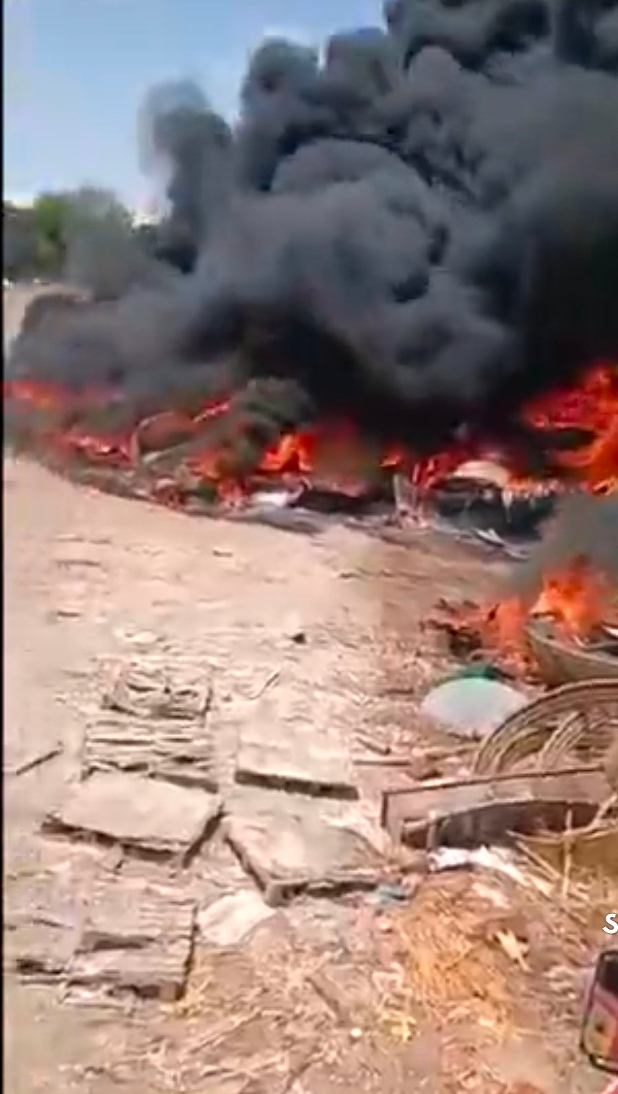 મેટોડા GIDCમાં રબરના ગોડાઉનમાં ભીષણ આગ: કાળા ધુમાડાના ગોટેગોટા આકાશમાં ફેલાયા