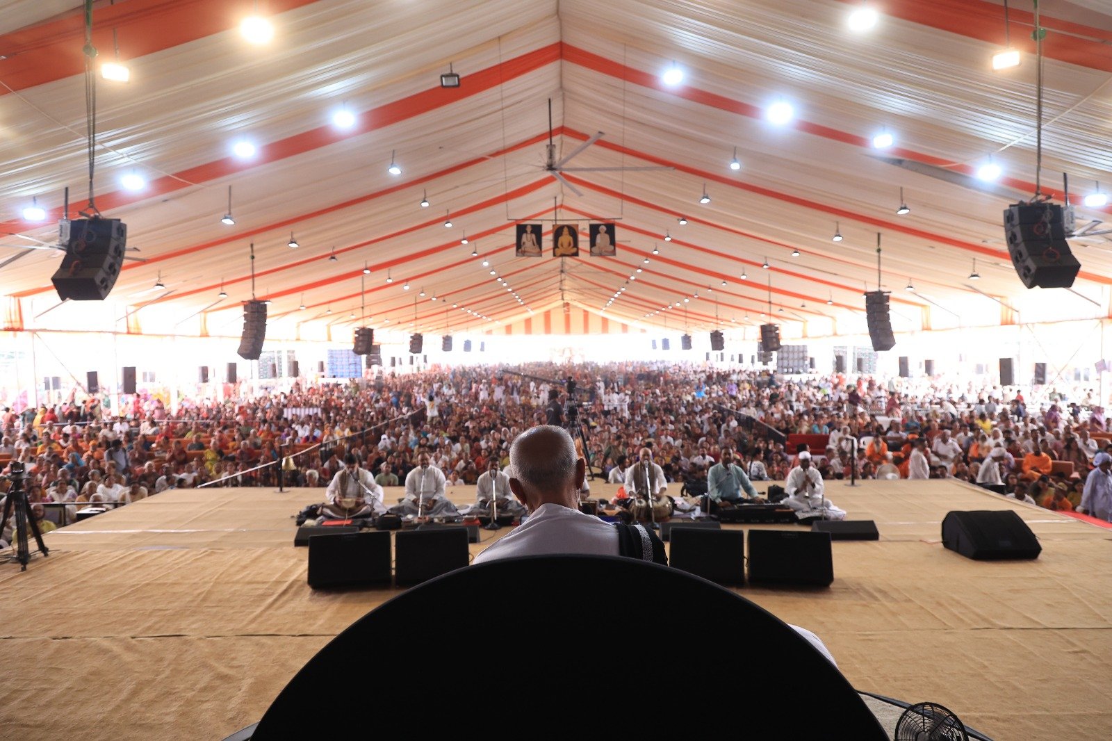 ભેખ લેવા માટે દેશ છોડવાની જરૂર નથી, દ્વેષ છોડો: મોરારિબાપુ