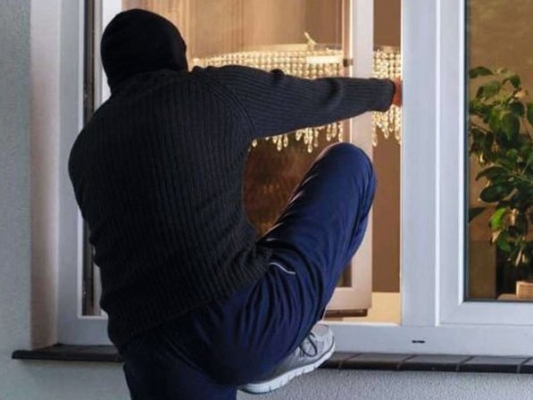 કોઠારીયા અને ગાંધીગ્રામ વિસ્તારમાં બે મકાનને નિશાન બનાવી 11.90 લાખની ચોરી