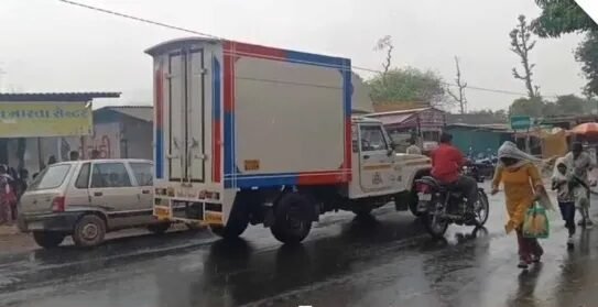 ગાજવીજ સાથે વલસાડ-ડાંગમાં કમોસમી વરસાદ ખાબકયો