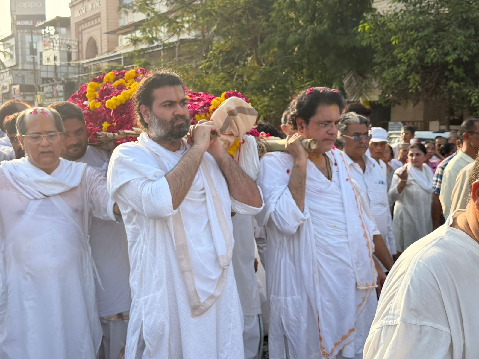 વૈષ્ણવાચાર્ય પૂ.ગોસ્વામી ૧૦૮ મથુરેશ્વરજી મહારાજનો અગ્નિ સંસ્કાર સંપન્ન