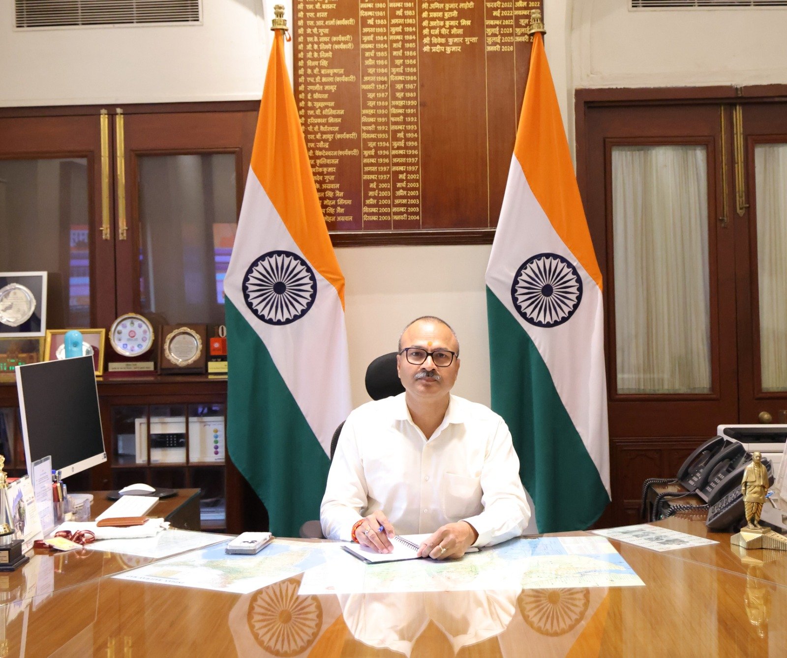  રામાશ્રય પાંડે એ પશ્ચિમ રેલવેના મહાપ્રબંધક તરીકે કાર્યભાર સંભાળ્યો