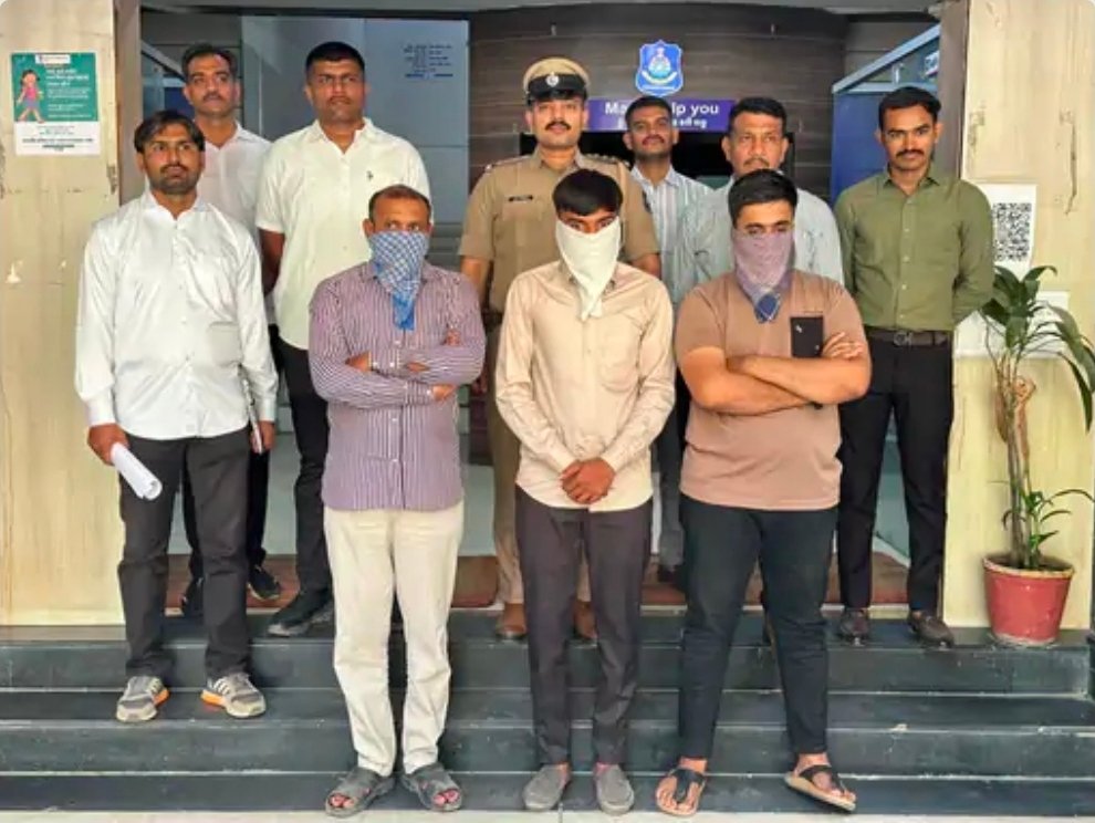 સાયબર ફ્રોડ કૌભાંડમાં સંડોવણી ખુલતા 3 બેન્ક અધિકારીઓની ધરપકડ