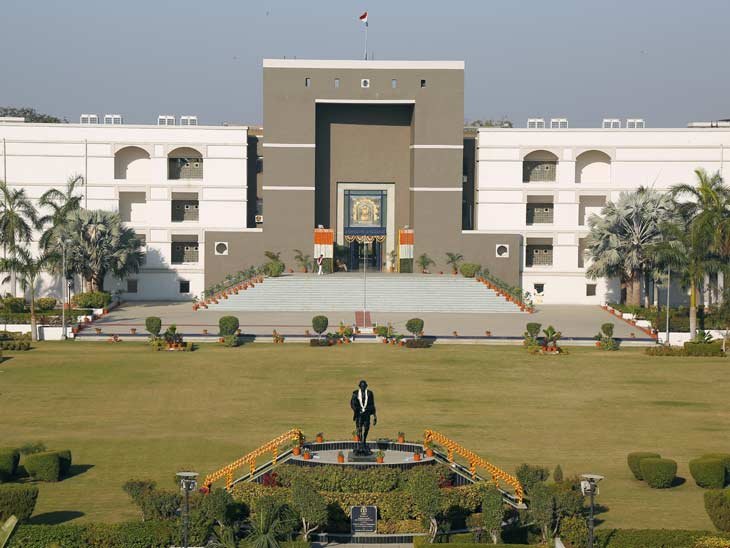 વલસાડના પારડીના સિવિલ જજને પખવાડીયામાં સરેન્ડર થવા આદેશ