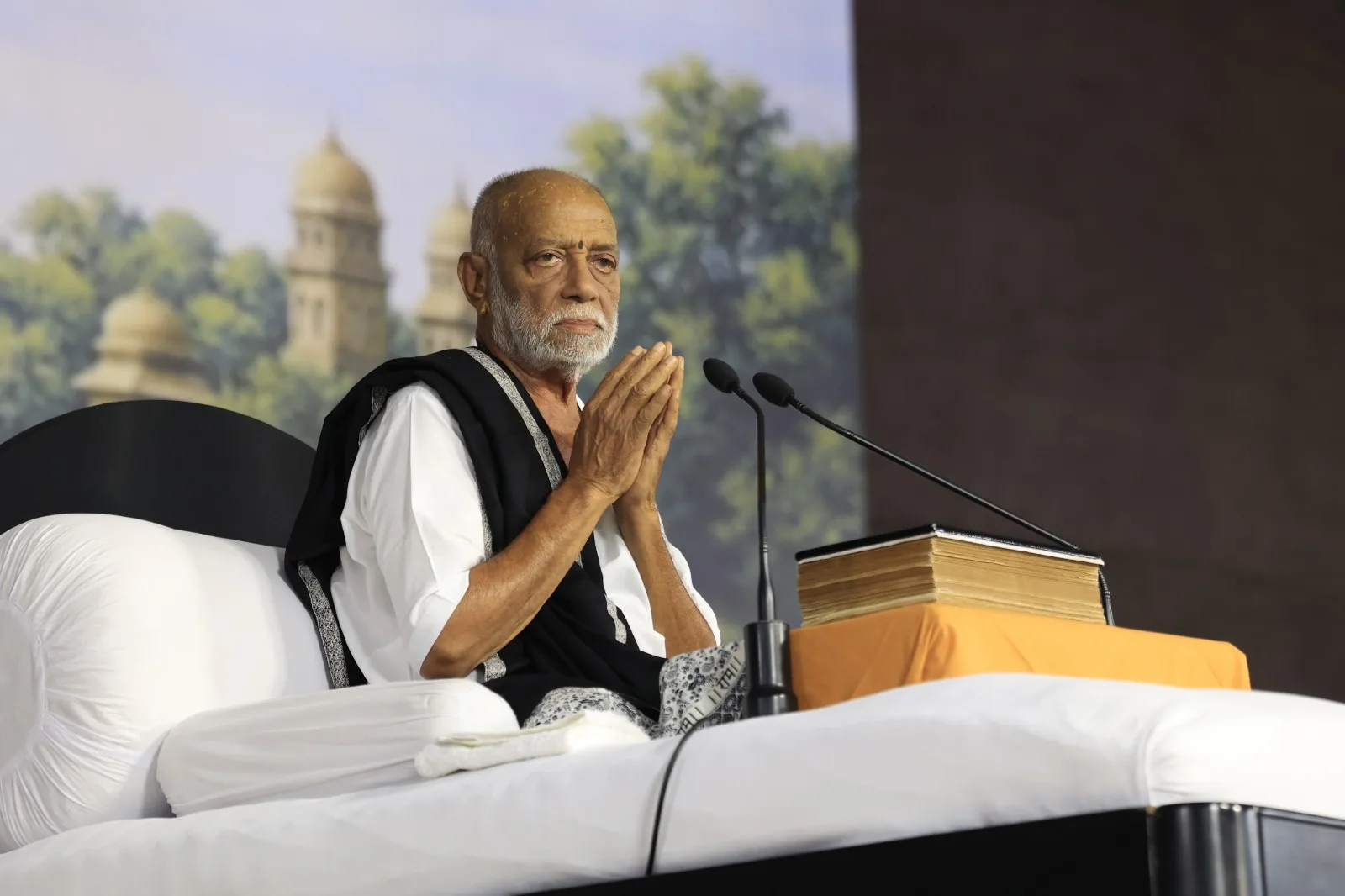  સાધુનું સેવન કરવાથી સાધુતા મળે છે : મોરારિબાપુ