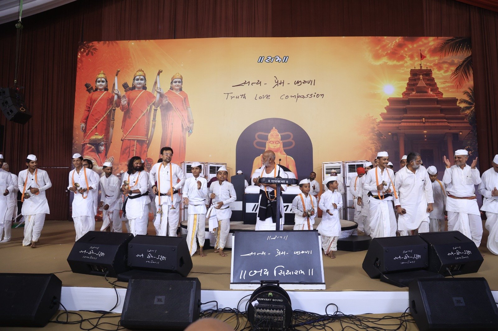 વાલ્મિકી આશ્રમ વિશેષ છે, આપણને ત્યાંથી રામાયણ મળી છે : મોરારિબાપુ