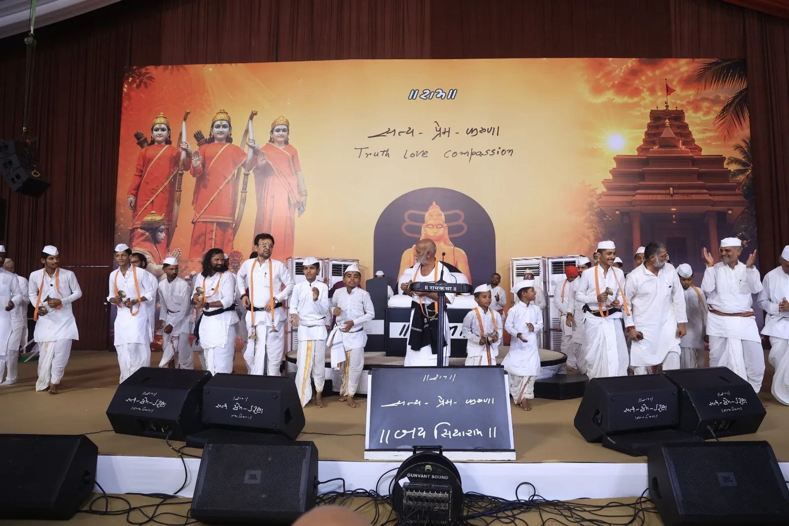 વાલ્મિકી આશ્રમ વિશેષ છે, આપણને ત્યાંથી રામાયણ મળી છે : મોરારિબાપુ