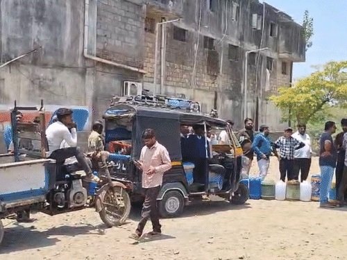ઈંધણ બચાવવા ખેડૂતો માટે ફતવા કરવાના બદલે, લોકડાયરા, મેળાવડાઓ બંધ કરો