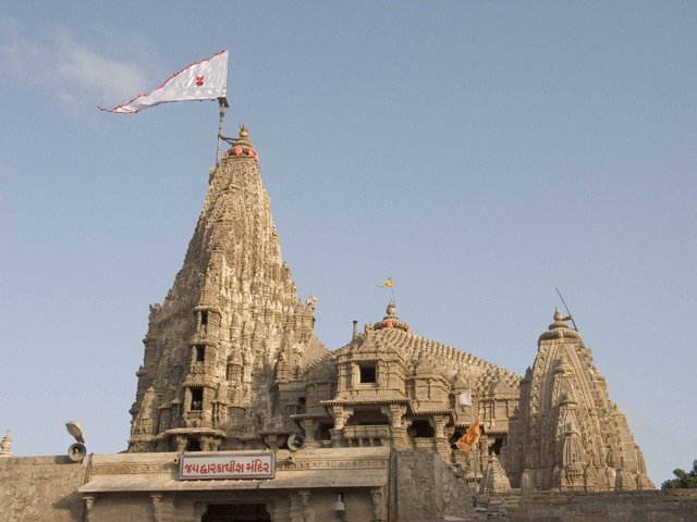 દ્વારકા મંદિરના પુન: જિર્ણોધ્ધારની કામગીરી હજુ શરૂ નહી થતા ભાવિકોમાં રોષ