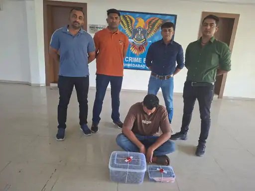 હાઇપ્રોફાઇલ હેરાફેરી : અમદાવાદમાં મસિર્ડીઝ કારમાંથી ૬૯ લાખનો હાઇબ્રિડ ગાંજો ઝડપાયો
