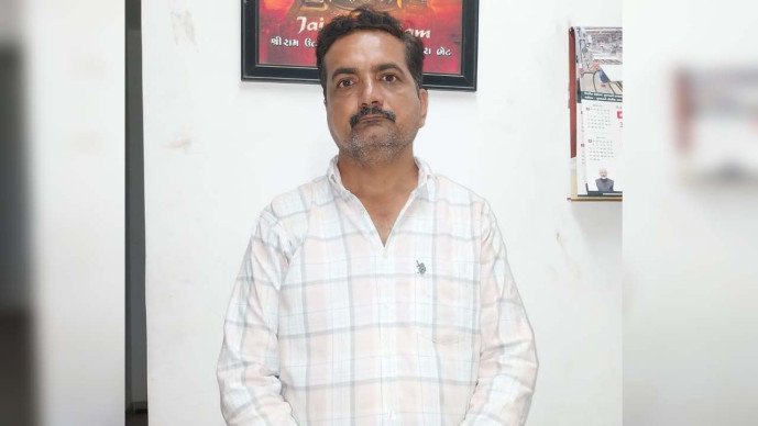 મોટાદડવામાં ડિગ્રી વિના જ દોઢ વર્ષથી દવાખાનું ચલાવતો બોગસ તબીબ ઝડપાયો