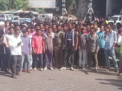 મોંઘવારીની અસર : રાજપીપળામાં મજૂરી વધારવાની માંગ સાથે કામદારો રસ્તા પર ઉતર્યા