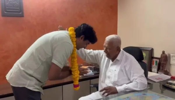 ચિમનભાઇના દિકરા તરીકે પ્રજાના કામ કરવા નેહલ શુકલને વરિષ્ઠ નેતા વજુભાઇની સલાહ