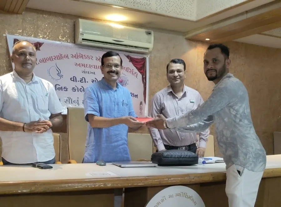  વી.ટી.ચોકસી સાર્વજનિક કૉલેજ ઑફ એજ્યુકેશનમાં ‘AI અને માતૃભાષા સજ્જતા’ કાર્યશાળા યોજાઈ