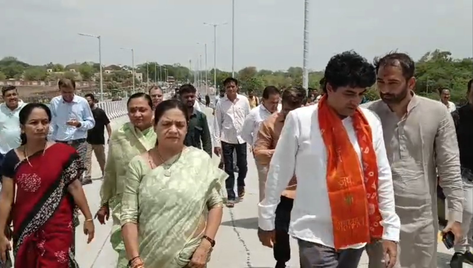 ઓન ફાયર : સાંઢીયાપુલમાં ખામીઓ જોવા મળતા બાબુઓ પર બગડયા મેયર