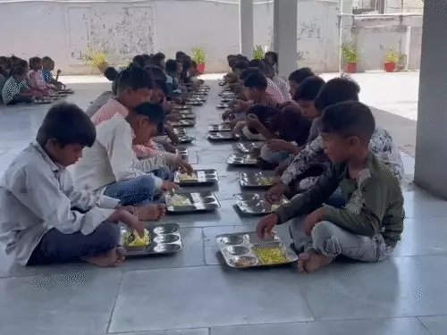 મધ્યાહન ભોજનમાં ગ્રાન્ટના અભાવે કઠોળનો જથ્થો અટકયો