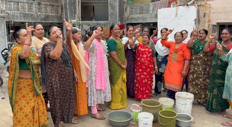 ધરમનગરમાં મહિનાથી દુષિત પાણીનું વિતરણ : મહિલાઓ રણચંડી બની