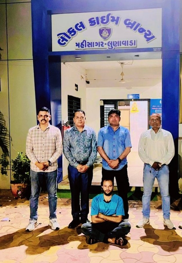 મહીસાગર તથા પંચમહાલ જીલ્લાના અલગ અલગ પો.સ્ટે.ના કુલ ત્રણ ગુન્હામાં નાસતા ફરતા આરોપીને ઝડપી પાડતી મહીસાગર એલ.સી.બી