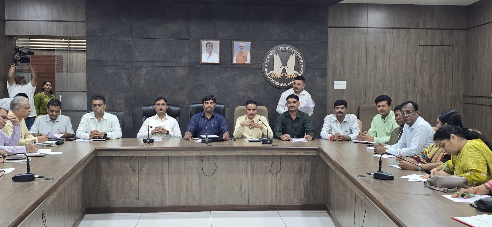 ઇંધણ બચાવવા કોન્ટ્રાકટના ૫૧ વાહનોનો ઉપયોગ બંધ