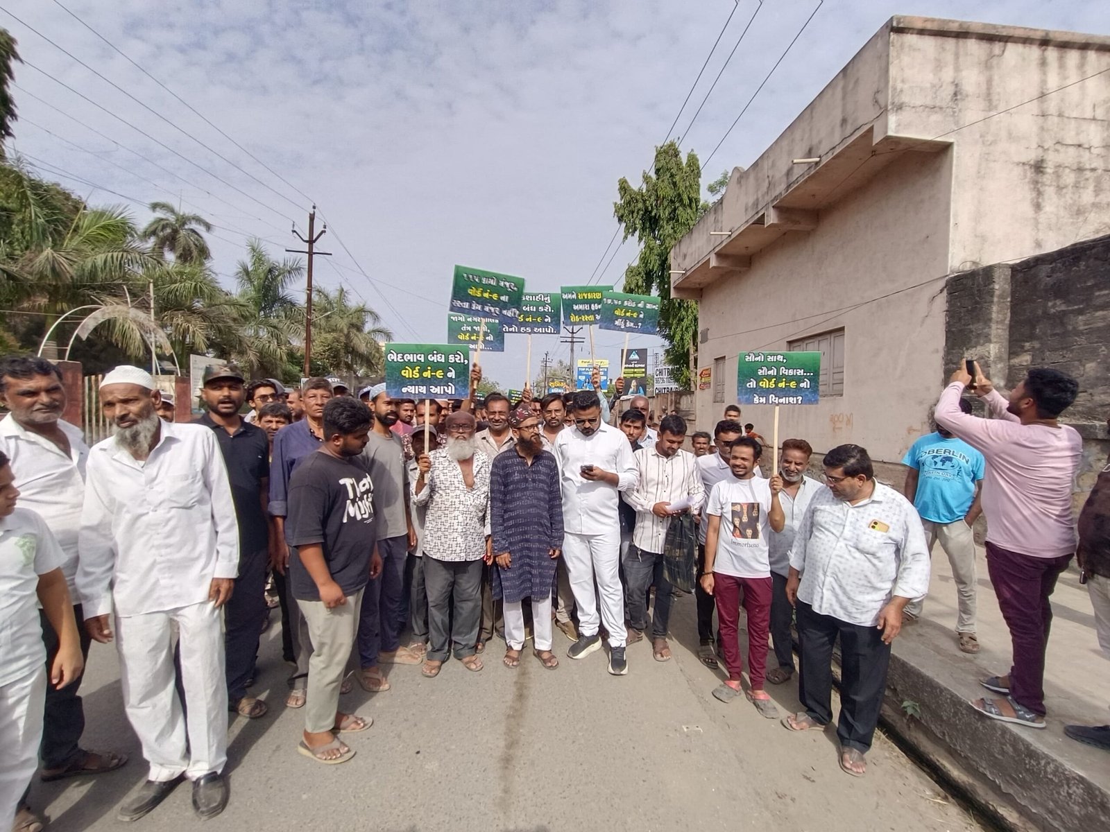 ઉપલેટામાં વોર્ડ નં.૯માં ગ્રાન્ટના વિવાદમાં પાલિકા કચેરીએ સ્થાનિક લોકોનો હલ્લાબોલ
