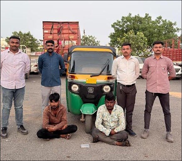 ઉલ્ટીનું નાટક કરીને મુસાફરોને લૂંટતી રિક્ષા ગેંગનો પર્દાફાશ, આજીડેમ પોલીસે બેને ઝડપી લીધા