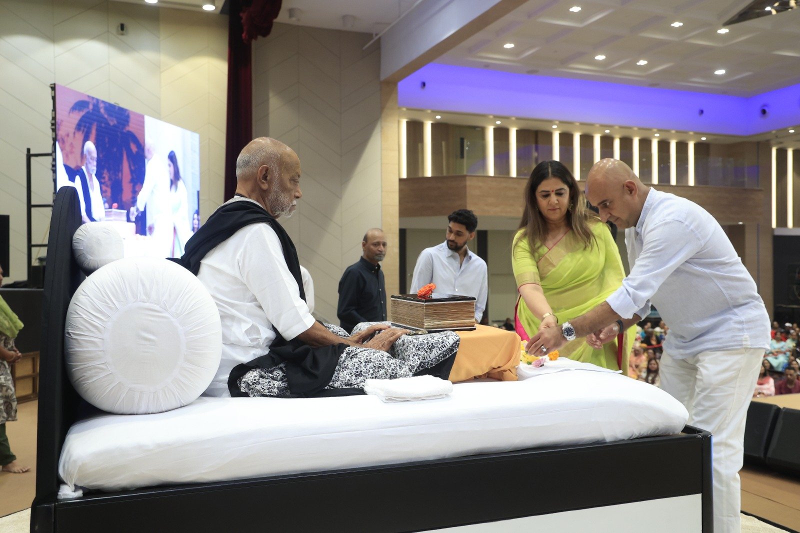 જીવન સાધનાની પિઠીકા મૃત્યુ લોક છે : મોરારિબાપુ