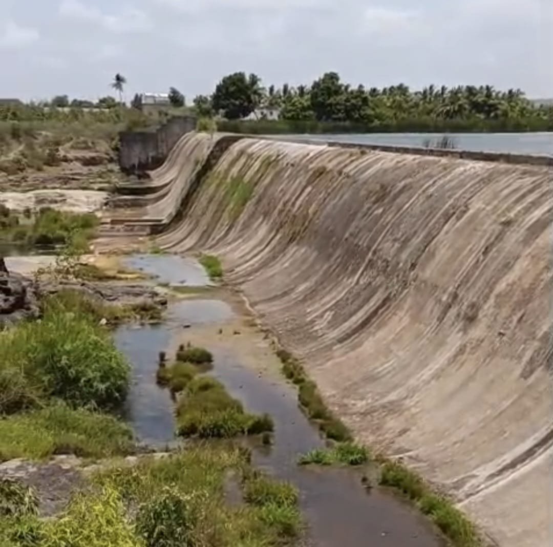 ગીર ગઢડાના દ્રોણેશ્વર ડેમમાંથી કાંપ કાઢવાની ખેડૂતોની માંગ, 10 ગામની સિંચાઈ સમસ્યા હલ થશે