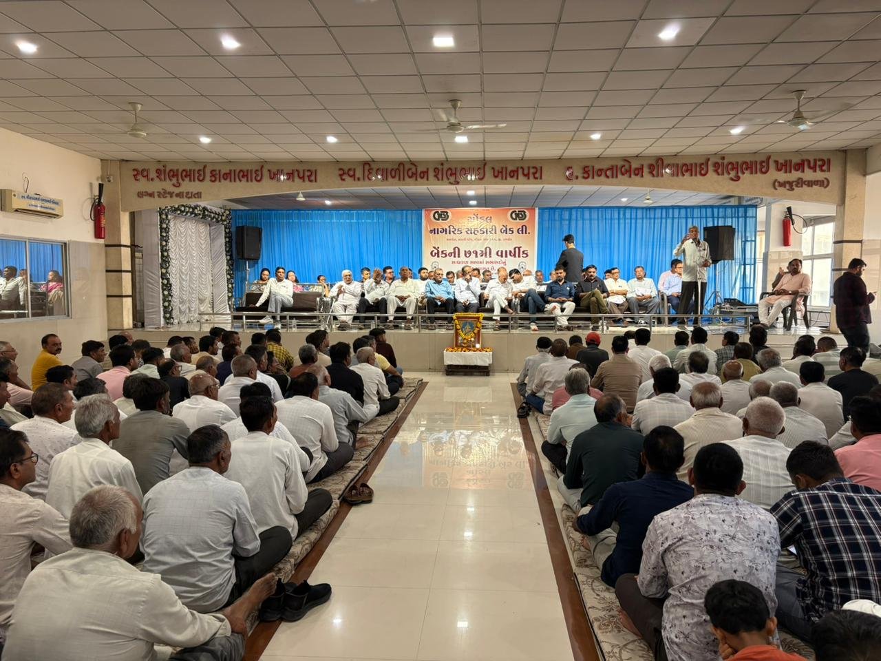 ગોંડલની સરકારી બેંકની નવી ઇમારતમાં રોડા નાખતા વિરોધીઓને આડે હાથ લેતા પૂર્વ ધારાસભ્ય