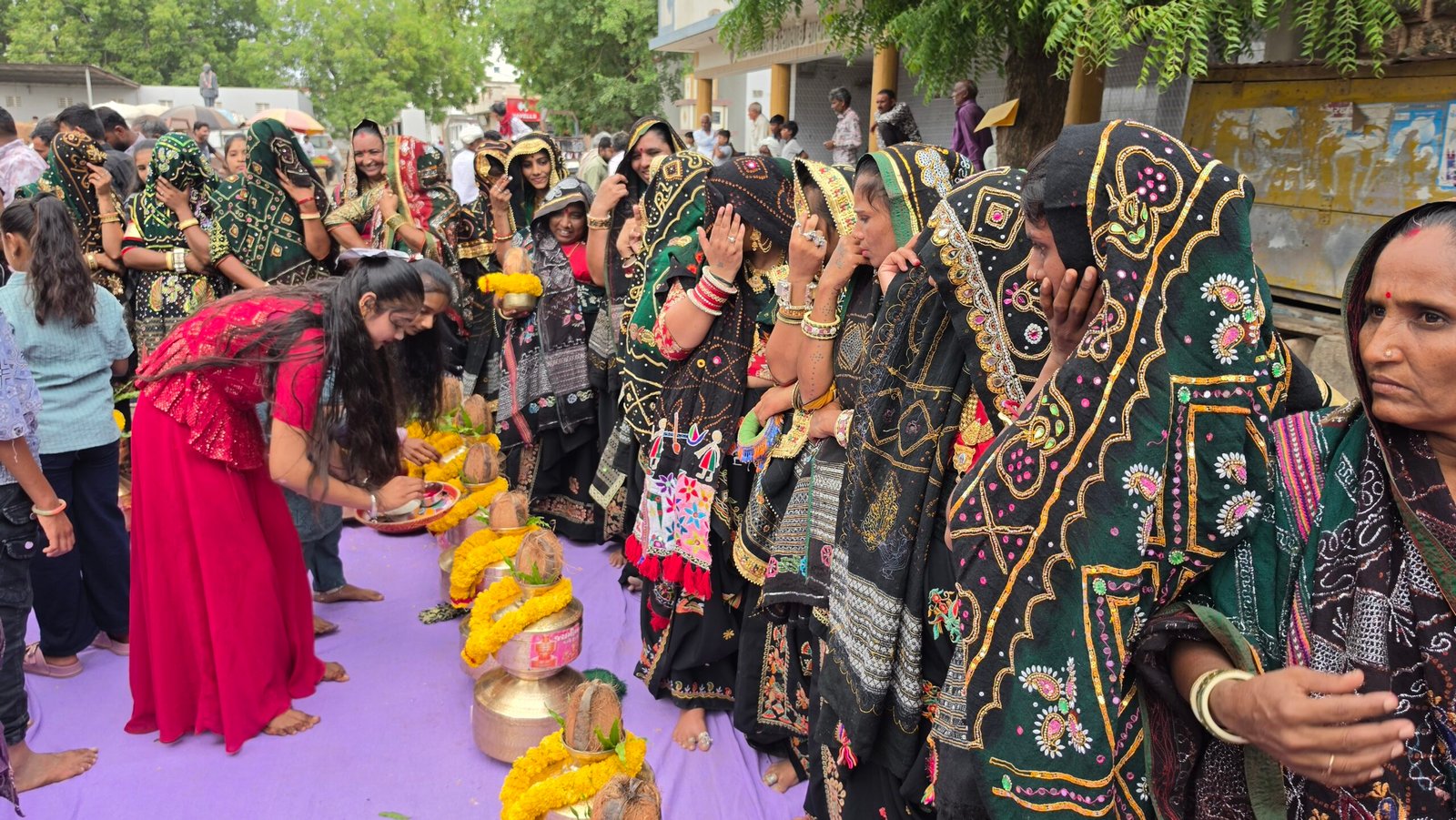 ગોંડલના કોલીથડ ગામે મચ્છો માતાજીની તિથિની ભવ્ય ઉજવણી : પરંપરાગત પહેરવેશમાં માલધારી સમાજની શોભાયાત્રા