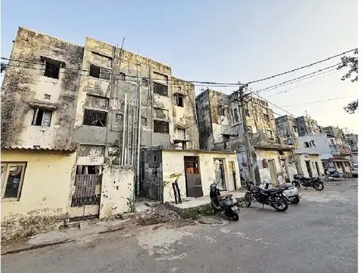 જર્જરીત આવાસો રિનોવેશન-ખાલી કરવા નોટીસ