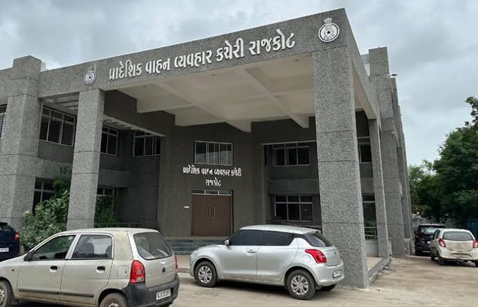 સર્વર ડાઉન રહેતા RTOમાં ST બેઝ માટે ઉમેદવારોને હાલાકી