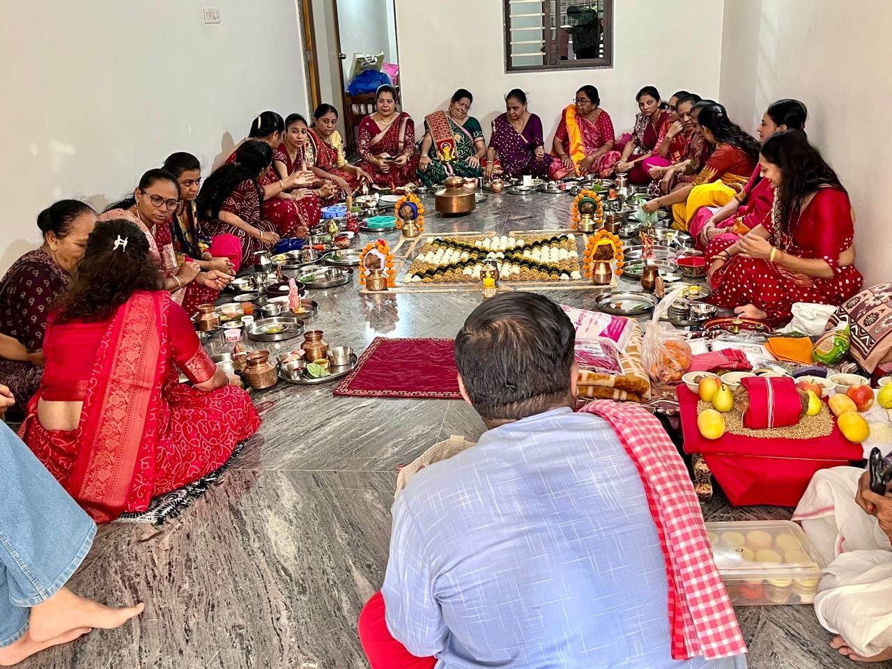 ગોવિંદપાર્કમાં અધિકમાસ નિમિત્તે મહિલા મંડળ દ્વારા નારાયણની પૂજા