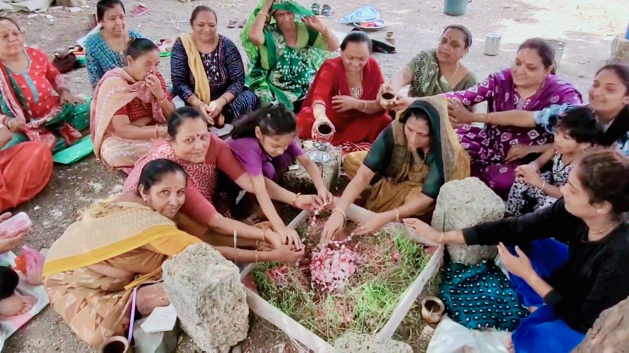 વિરપુરમાં મહિલાઓ દ્વારા પવિત્ર પુરસોત્તમ માસનું મહત્વ સમજાવાયું