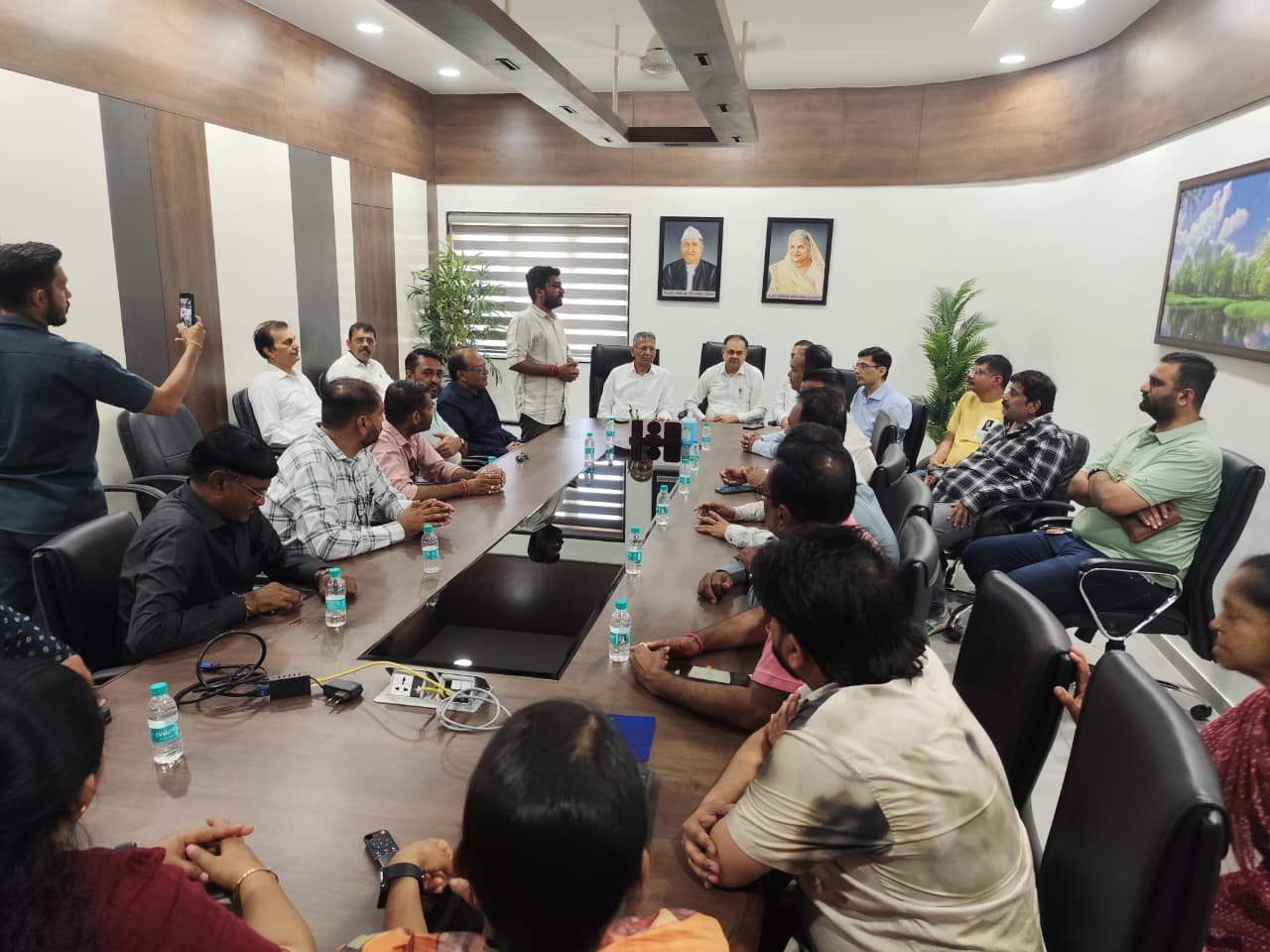 દોશી હોસ્પિટલમાં સરકારી યોજનાની ચાલતી સેવાની સમીક્ષા કરતા ધારાસભ્ય ટીલાળા