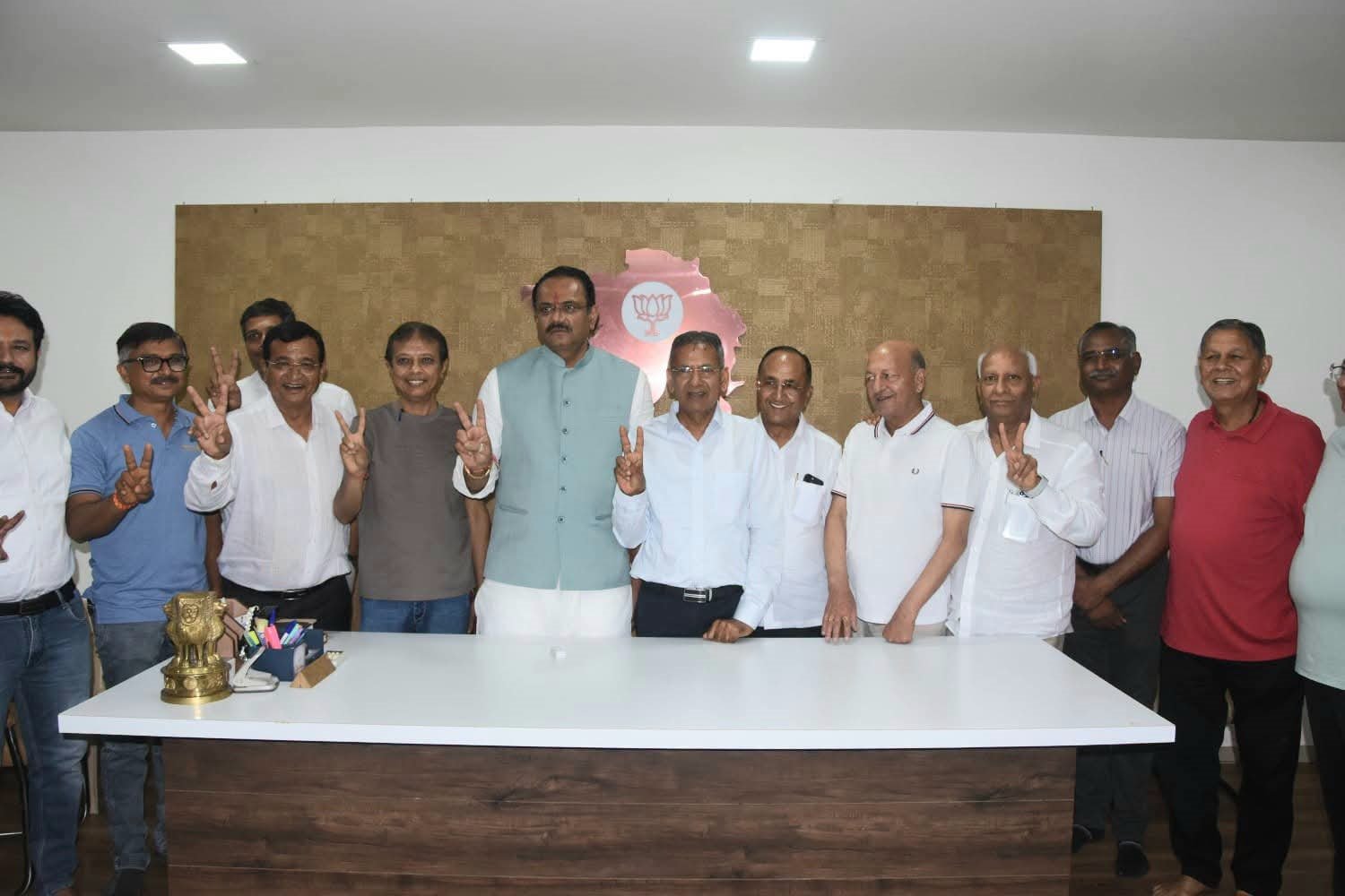 અલંગ શિપ રિસાયક્લિંગ યાર્ડના પ્રશ્નોનો સુખદ અંત:  જીતુભાઈ વાઘાણી અને રમેશભાઈ ટીલાળાની મધ્યસ્થતા સફળ