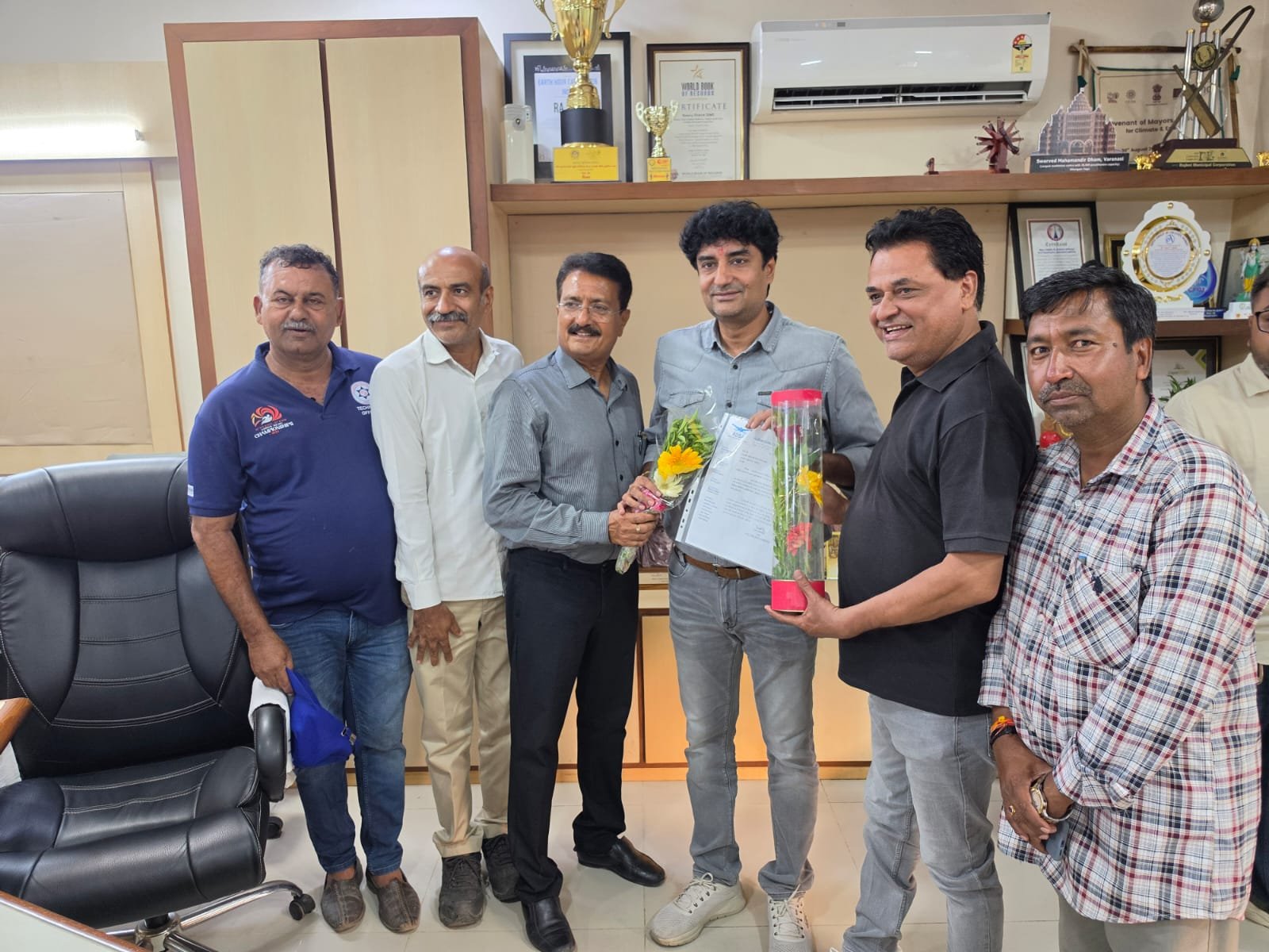 ડિસ્ટ્રિકટ સ્વિમિંગ એસોસિએશન દ્વારા મનપાના નવનિયુક્ત પદાધિકારીઓનું સન્માન