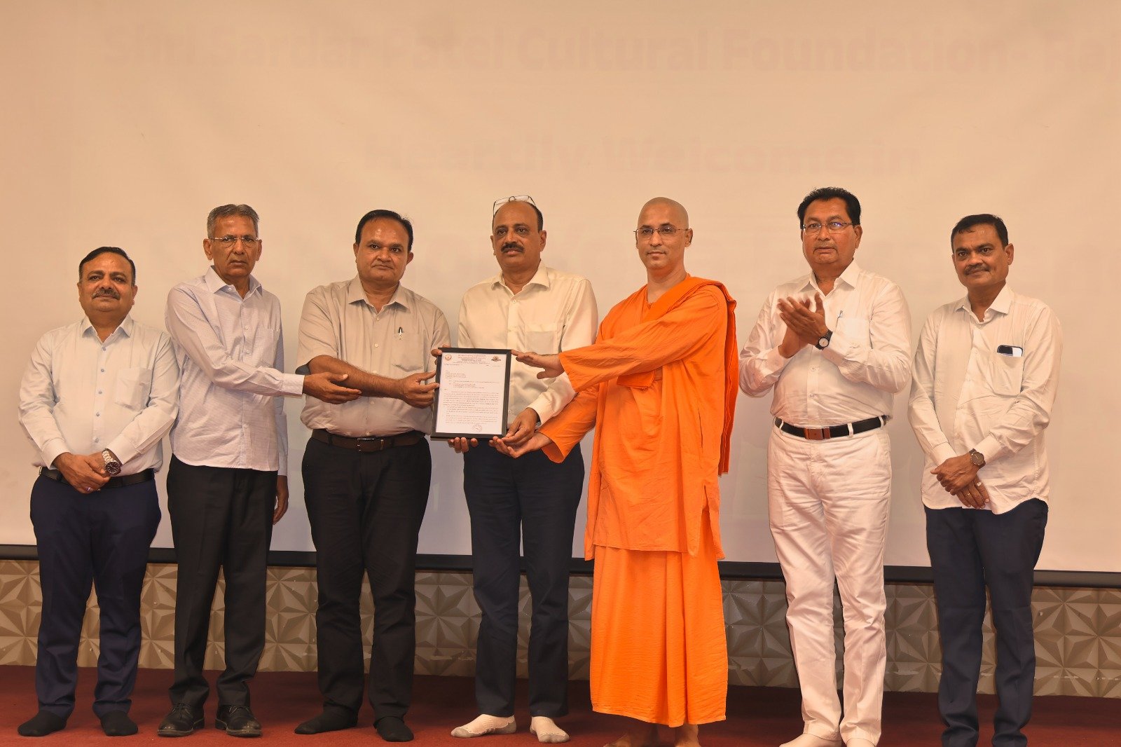 ખોડલધામ ટ્રસ્ટ અને સરદાર પટેલ કલ્ચરલ ફાઉન્ડેશન દ્વારા યોગા સ્ટુડિયોનો પ્રારંભ