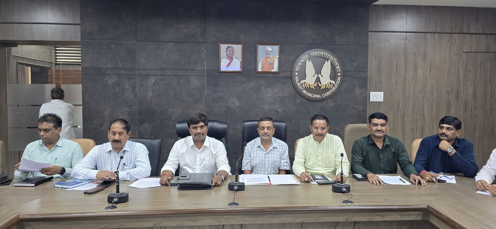 જંગલેશ્વર ડિમોલેશનમાં શાહી મીજબાની માણતા અધિકારીઓ : ૨૭ લાખનું બીલ પેન્ડિંગ