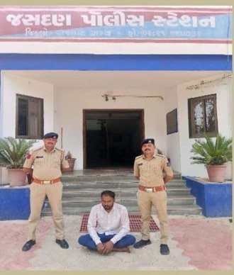 પ્રેમીએ પ્રેમિકાનું ગળું દબાવી આત્મહત્યાનો ખેલ રચ્યો