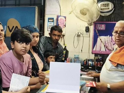 સોમવારથી વેકેશન પૂર્ણ, સ્ટેશનરી ખરીદવા દુકાનોમાં ભીડ