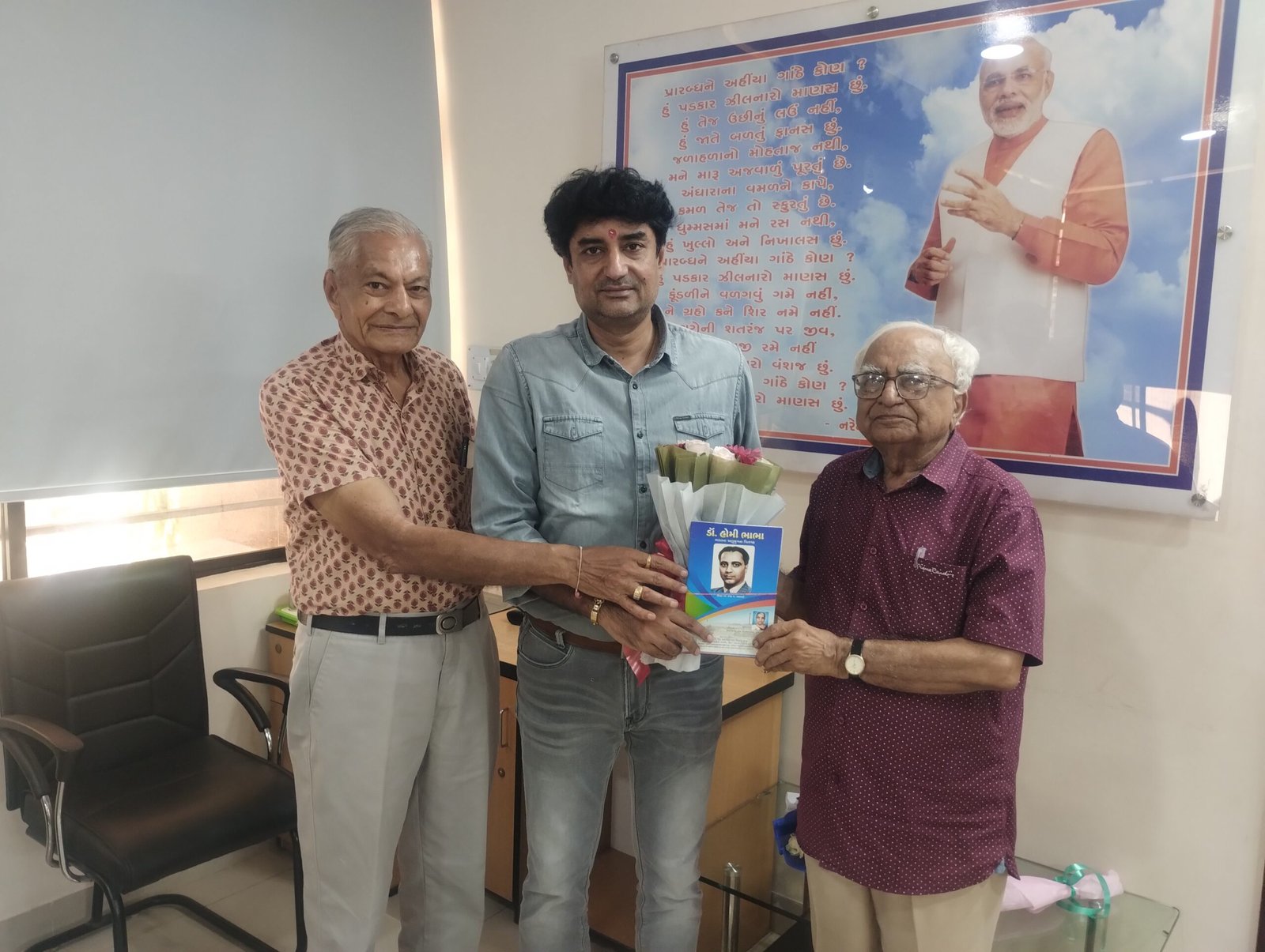 લોકવિજ્ઞાન કેન્દ્ર દ્વારા મનપાના નવનિયુકત મેયર ડો.શુકલનું સન્માન