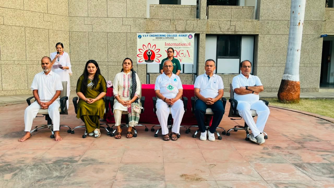 “યોગા ફોર હેલ્ધી એજિંગ” થીમ પર વી.વી.પી.માં આંતરરાસ્ટ્રીય યોગ દિવસ યોજાયો