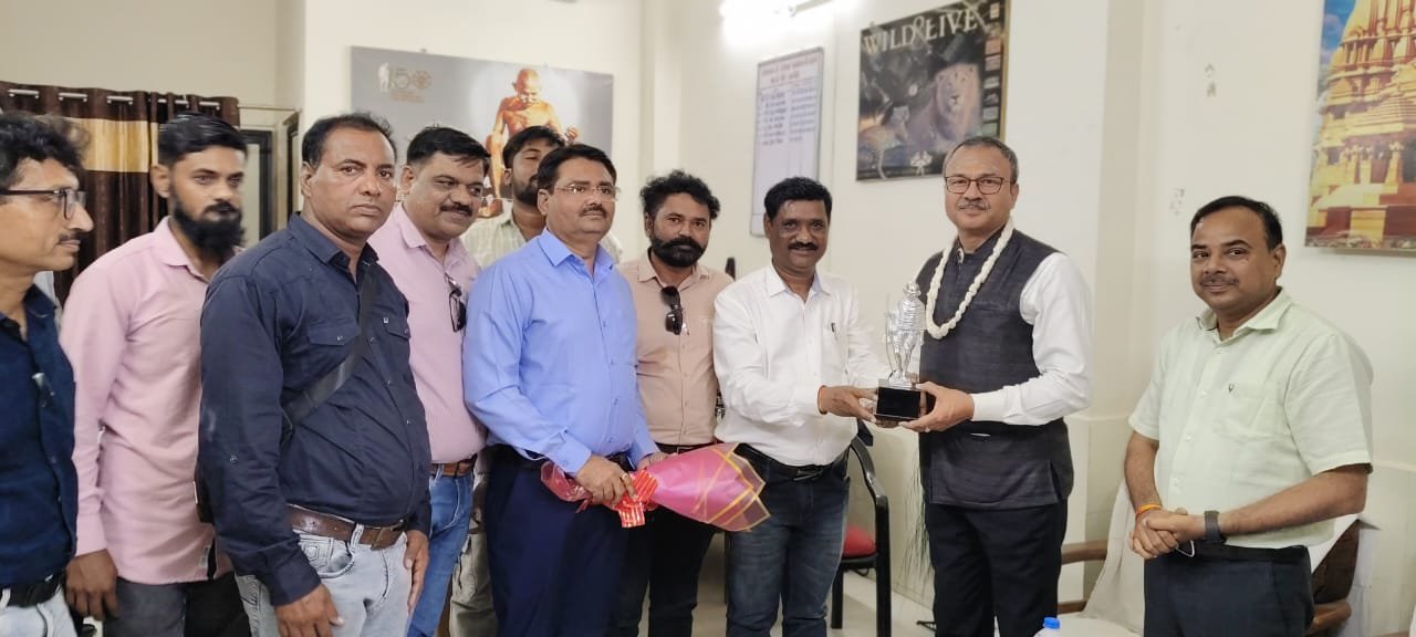 વેરાવળ આવેલ વેસ્ટન રેલ્વેના જીએમ સમક્ષ કર્મચારીઓના પ્રશ્નો ઉકેલવા માંગ