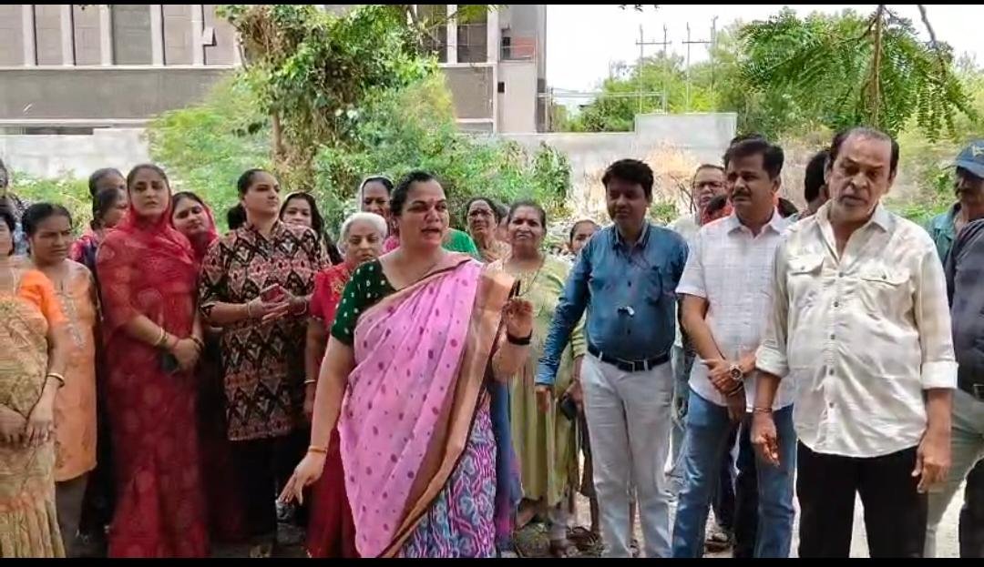 શ્રી અને આદર્શ સોસાયટીમાં પ્રાથમિક સુવિધાનો અભાવ, તંત્રના આંખ આડા કાન