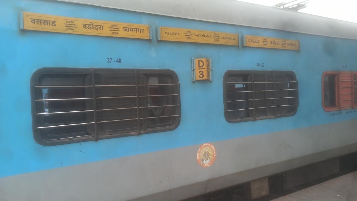 જામનગર–વડોદરા ઈન્ટરસિટી એક્સપ્રેસ ટ્રેન બાજવા સ્ટેશને શોર્ટ ટર્મિનેટ