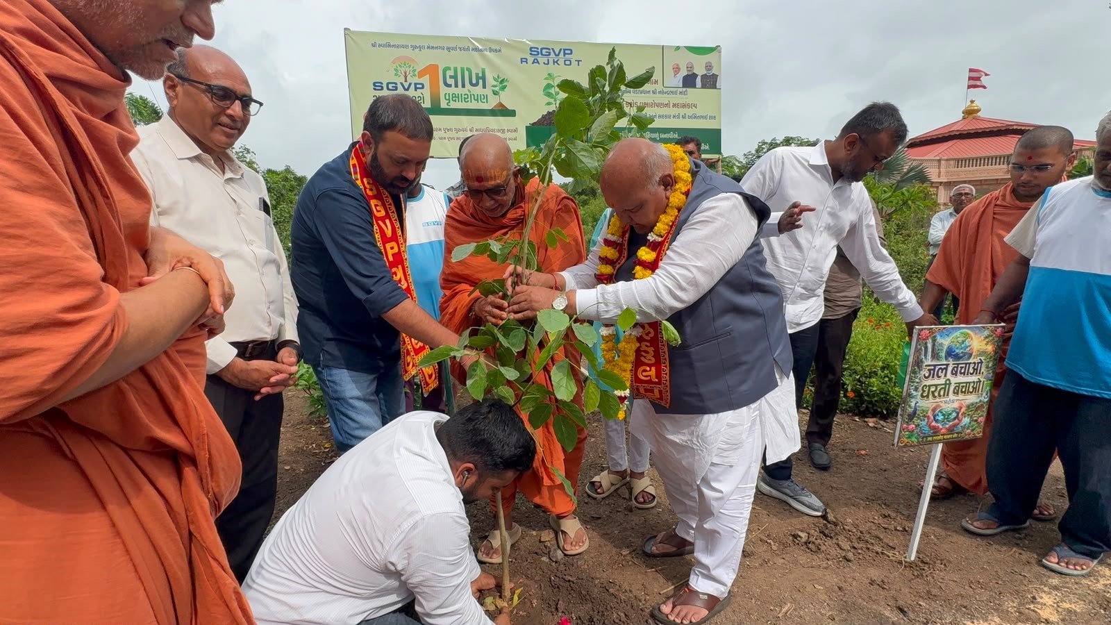 SGVP ગુરુકુલ રીબડા મહાઅભિયાન અંતર્ગત વૃક્ષારોપણ કરાયું