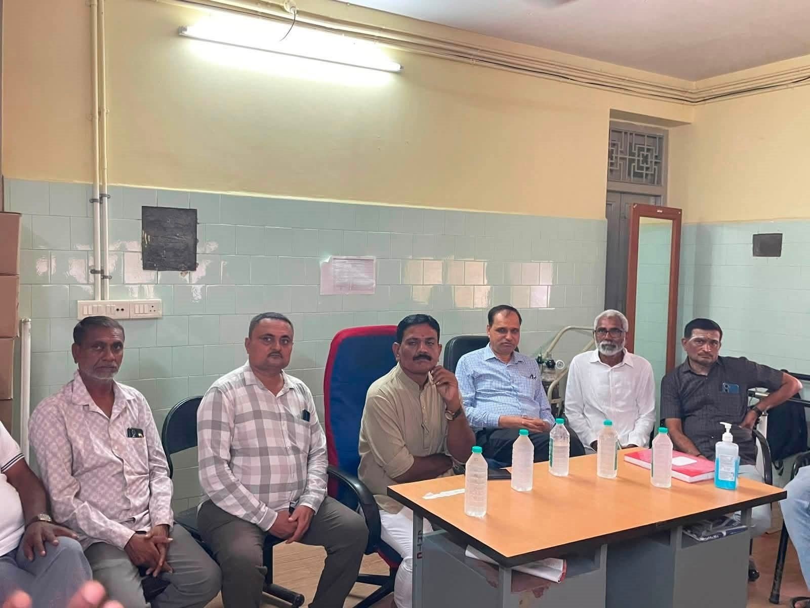 વિરપુર જલારામ સિવિલ હોસ્પિટલમાં અધિકારીઓનું માત્ર ‘ફોટો સેશન’?